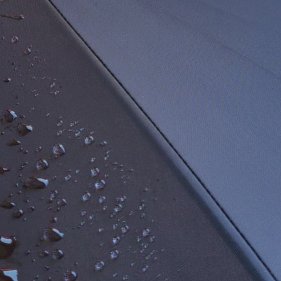 Sicherheitsschirm mit wasserabweisendem Bezug